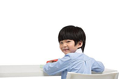 《使命召唤22：黑色行动7》新预告 11月14日发售